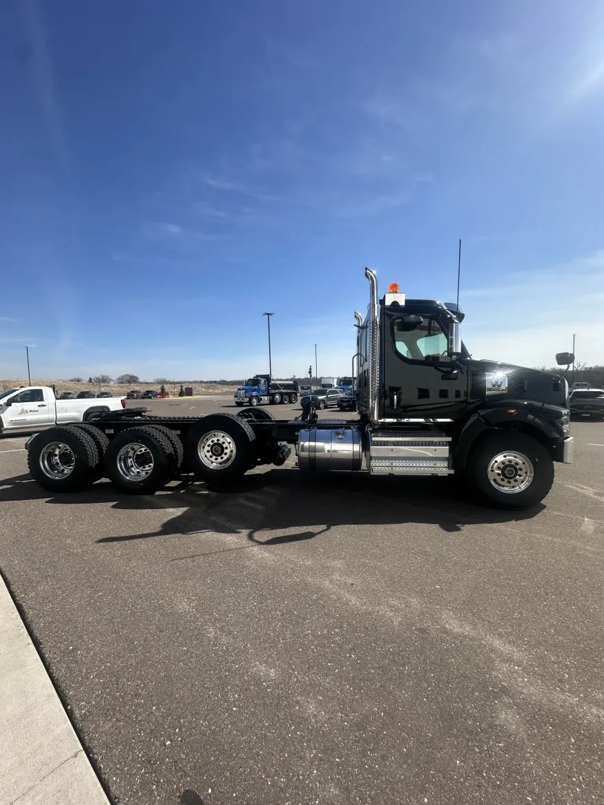 2027 Western Star 49X | Photo 4 of 14