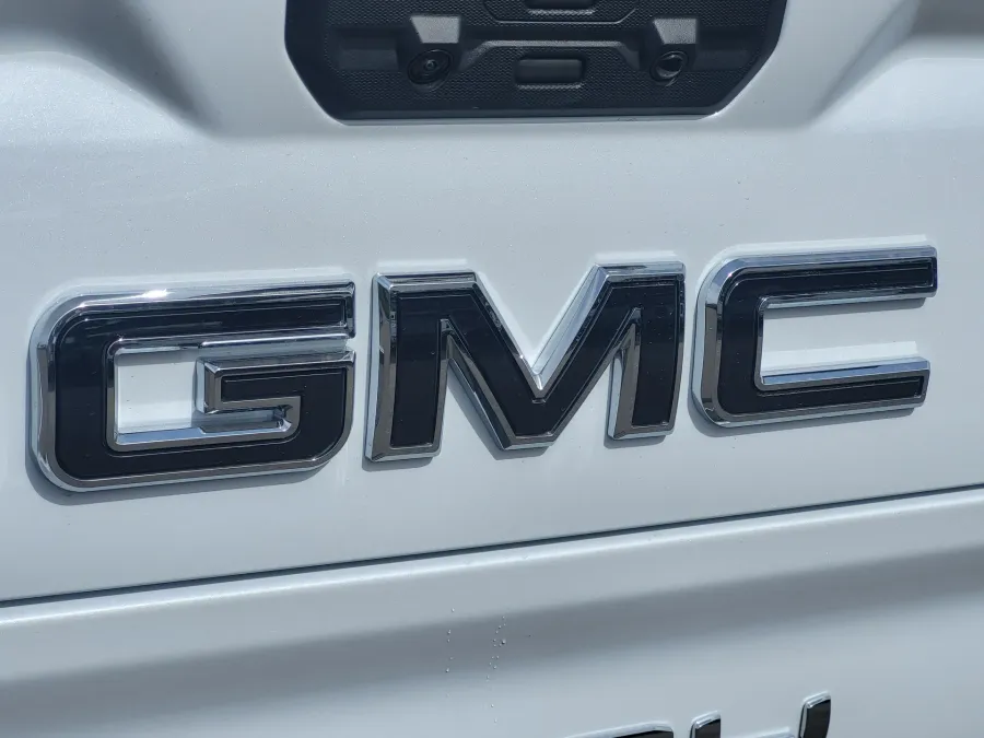 2026 GMC Sierra 1500 Denali Ultimate | Photo 10 of 26