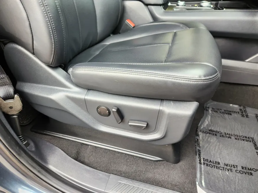 2024 Ford Expedition Max XLT | Photo 18 of 28