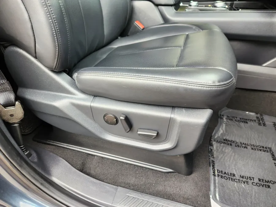 2024 Ford Expedition Max XLT | Photo 18 of 28