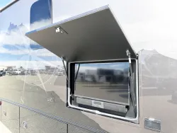 2025 Dynamax Isata 30FW | Thumbnail Photo 22 of 25