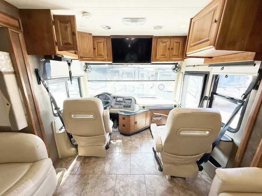 2013 Tiffin Allegro Red 38QRA | Photo 5 of 30