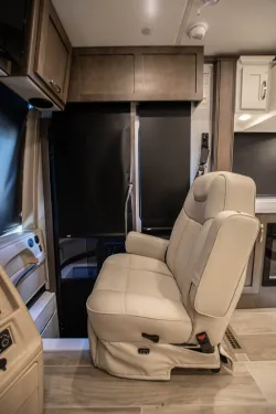 2026 Newmar Northern Star 3709 | Thumbnail Photo 13 of 27