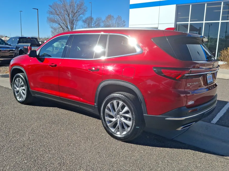 2025 Buick Enclave Preferred | Photo 2 of 18