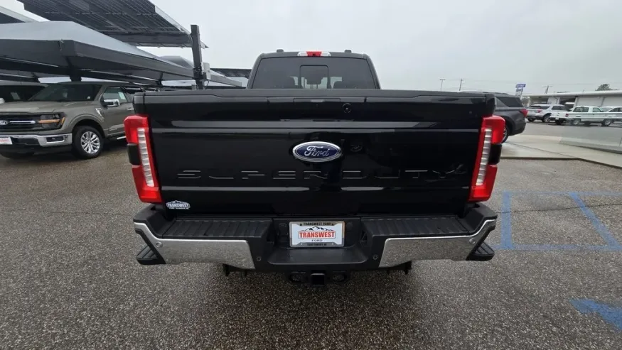 2026 Ford Super Duty F-250 | Photo 9 of 35
