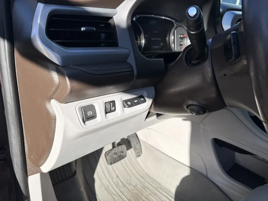 2021 GMC Acadia SLT | Photo 16 of 24