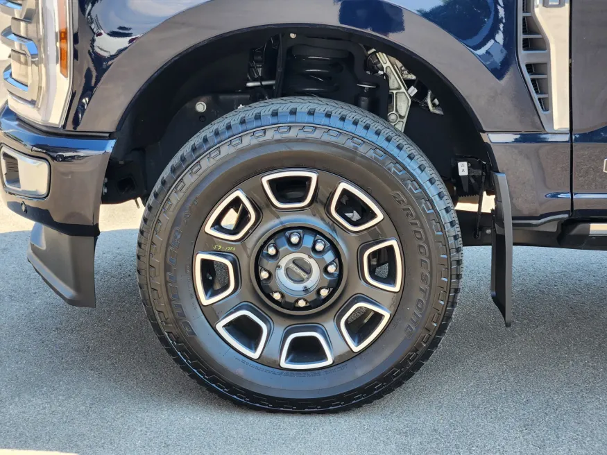 2024 Ford Super Duty F-350 SRW | Photo 22 of 33