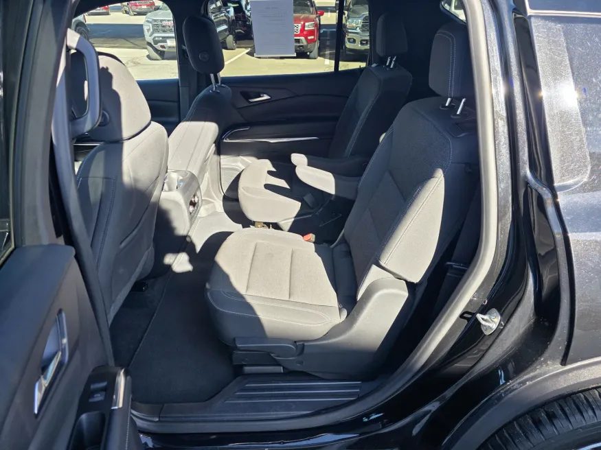 2024 Chevrolet Traverse AWD LT | Photo 12 of 29