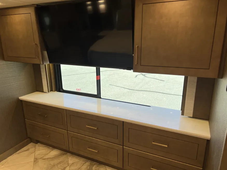 2027 Newmar Essex 4551 | Photo 17 of 39