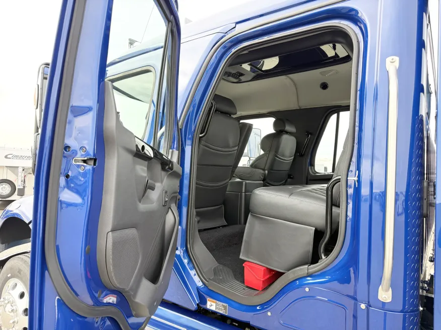 2025 Freightliner M2 106 Plus Summit Hauler | Photo 9 of 24