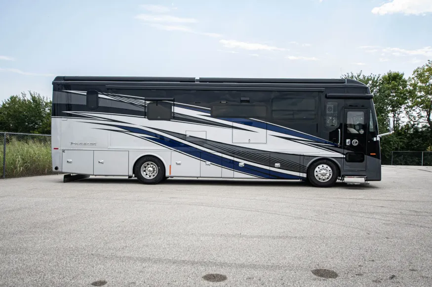 2026 Tiffin Phaeton 37BH | Photo 4 of 25