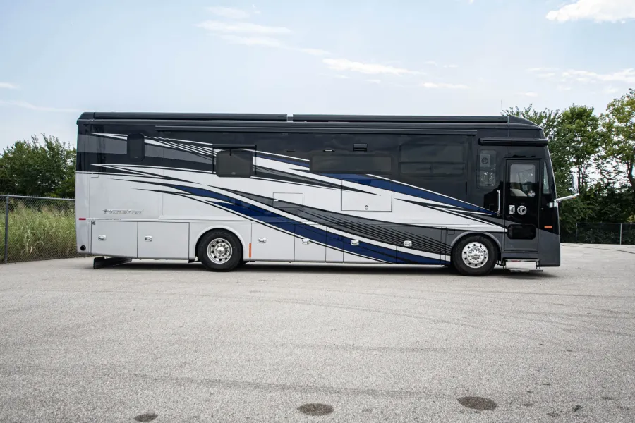 2026 Tiffin Phaeton 37BH | Photo 4 of 25