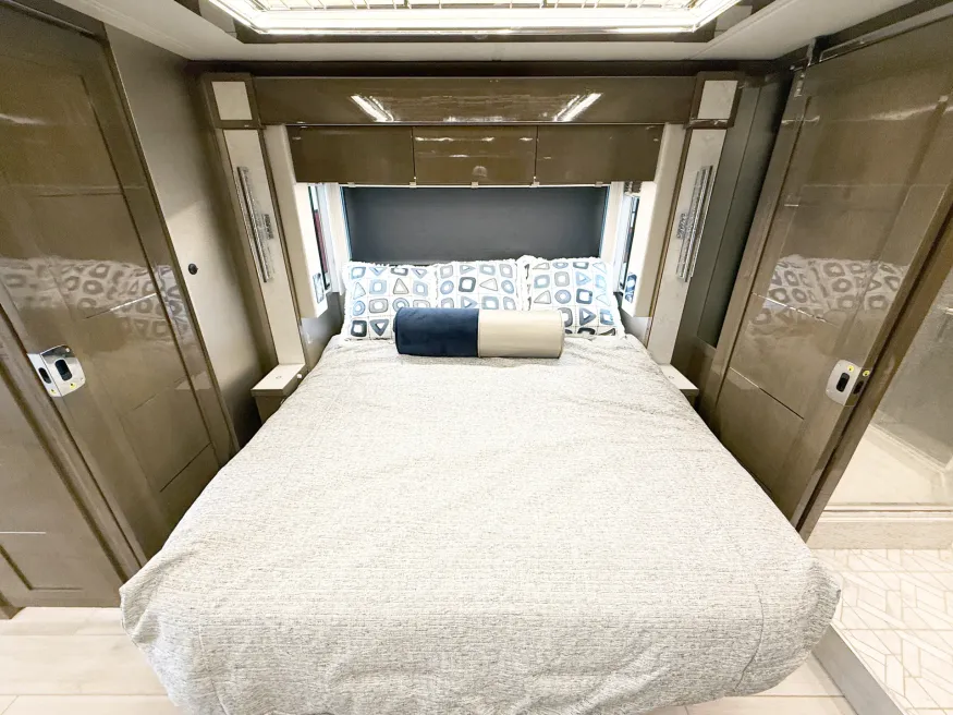 2024 Newmar King Aire 4596 | Photo 15 of 31