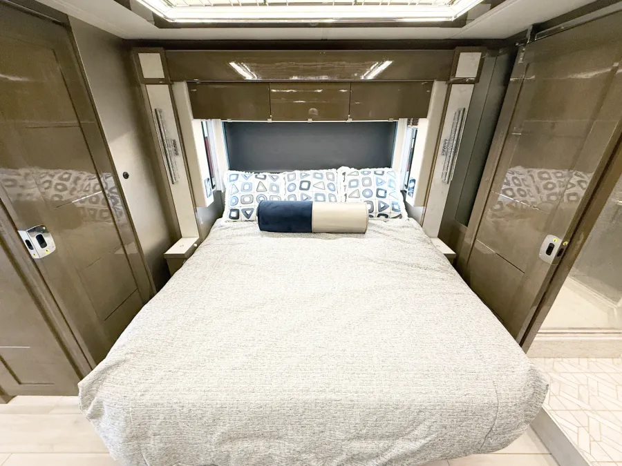 2024 Newmar King Aire 4596 | Photo 15 of 31