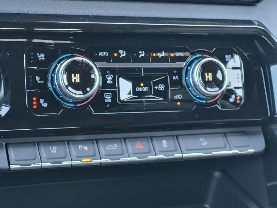 2026 GMC Sierra 2500HD AT4 | Photo 16 of 25