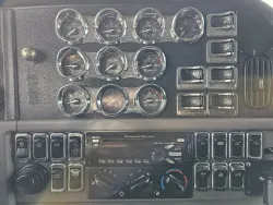 2018 Peterbilt 389 | Thumbnail Photo 15 of 20