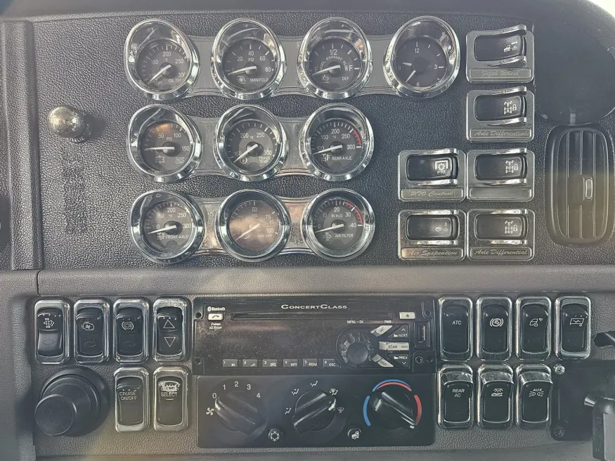 2018 Peterbilt 389 | Photo 15 of 20