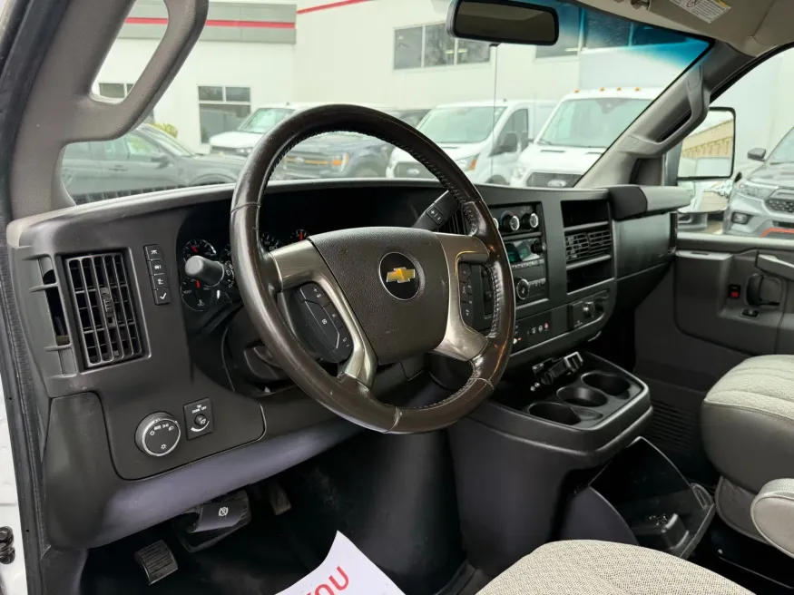 2018 Chevrolet Express 3500 Work Van | Photo 3 of 19