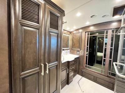 2023 Newmar London Aire 4521 | Thumbnail Photo 18 of 36