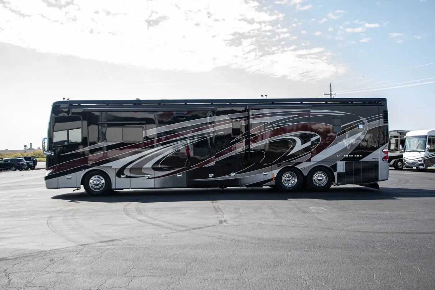 2018 Tiffin Allegro Bus 45OPP | Photo 4 of 33