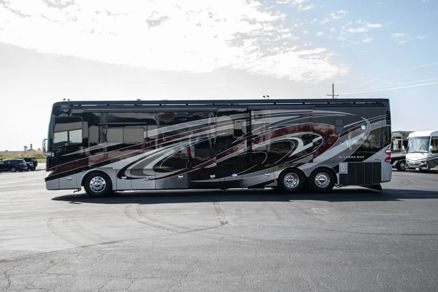 2018 Tiffin Allegro Bus 45OPP | Photo 4 of 33