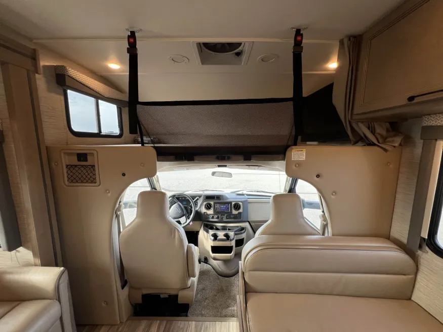 2022 Thor Four Winds 27R | Photo 14 of 37