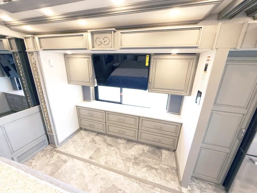 2026 Newmar Essex 4551 | Photo 15 of 33