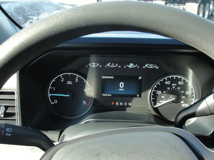 2025 Ford Super Duty F-350 XLT | Photo 11 of 12