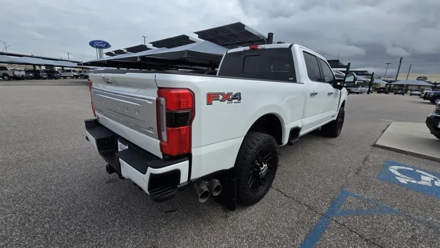 2024 Ford F-250 | Photo 7 of 38