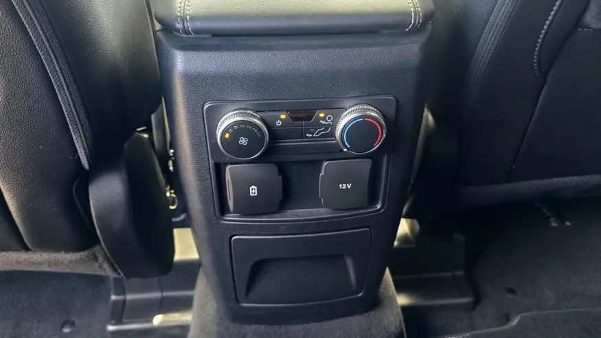 2022 Ford Explorer | Photo 29 of 31