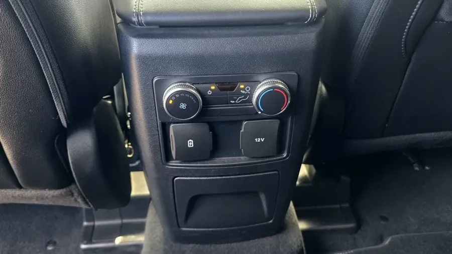 2022 Ford Explorer | Photo 29 of 31