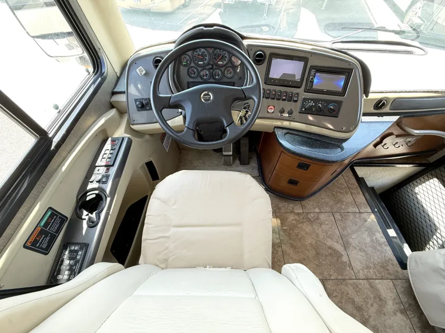2013 Tiffin Allegro Red 38QRA | Photo 6 of 30