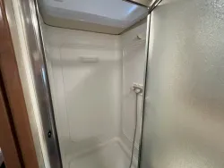 2019 Winnebago Sunstar LX 35F | Thumbnail Photo 21 of 20