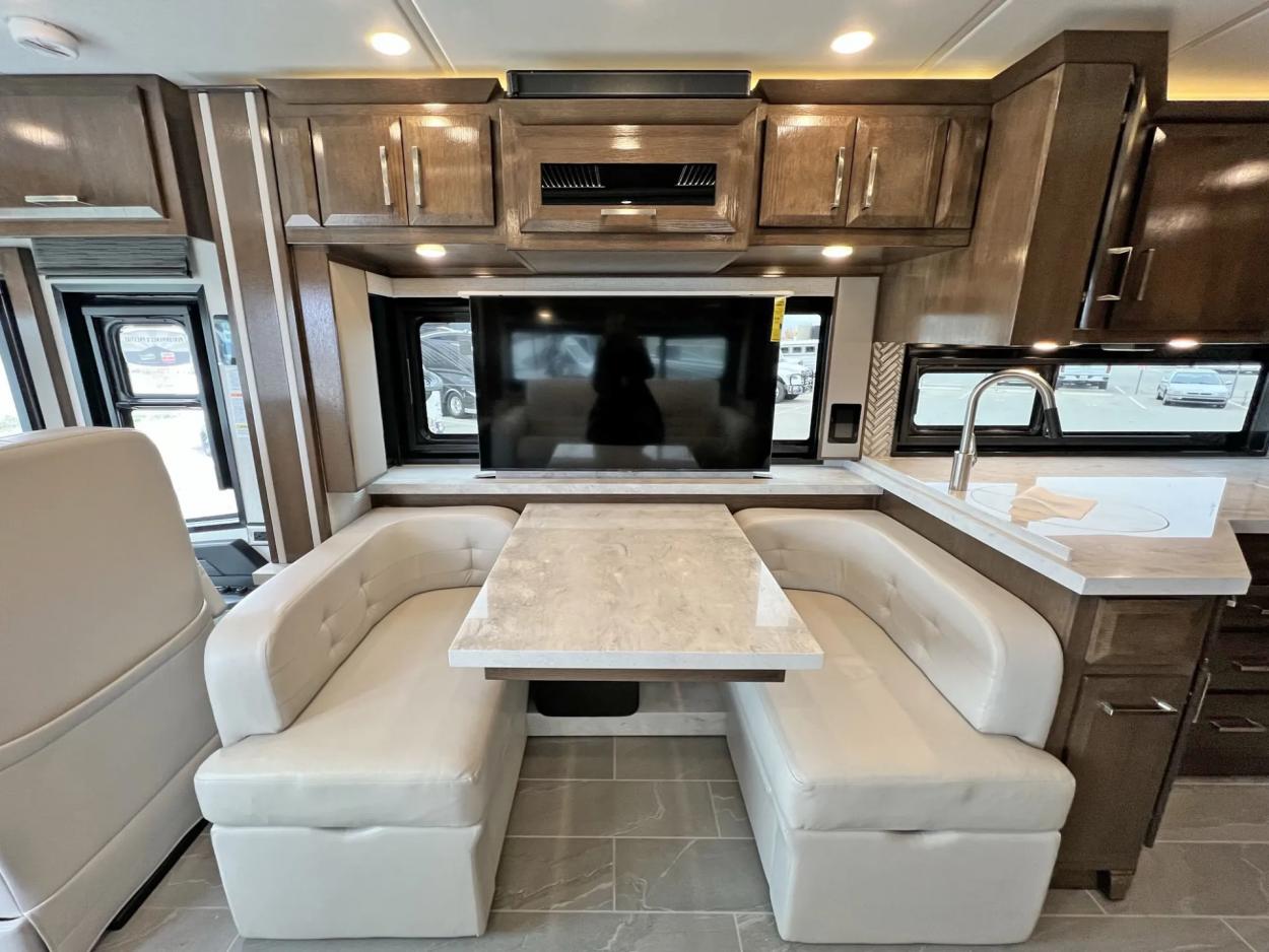 2023 Newmar New Aire 3543 | Photo 13 of 41