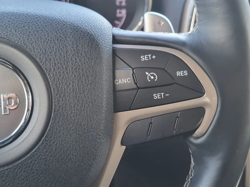 2017 Jeep Grand Cherokee Limited | Photo 27 of 32