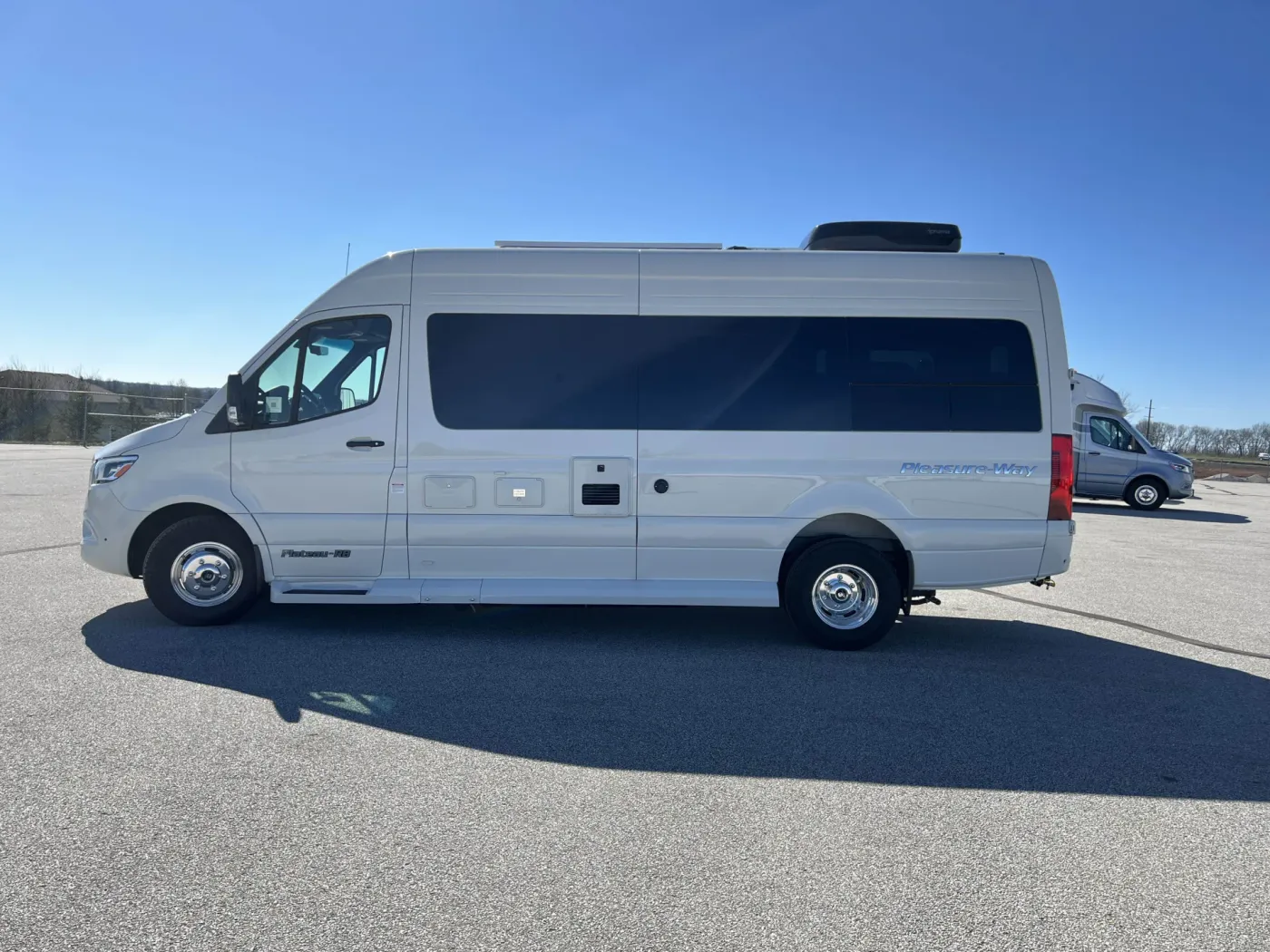 2026 Pleasure-way Plateau RB | Photo 4 of 28