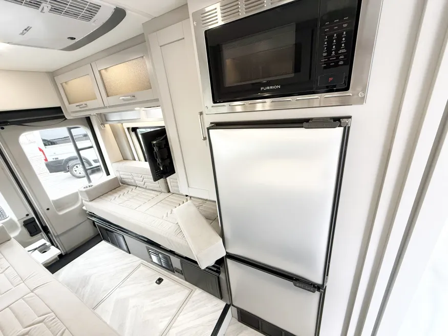 2025 Coachmen Beyond 22D | Photo 8 of 13