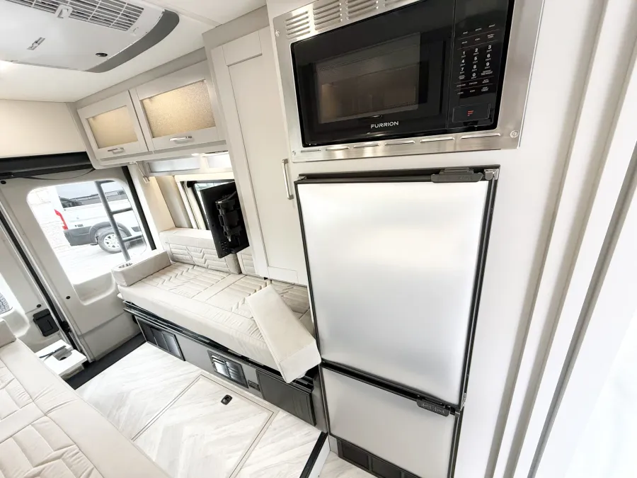 2025 Coachmen Beyond 22D | Photo 8 of 13