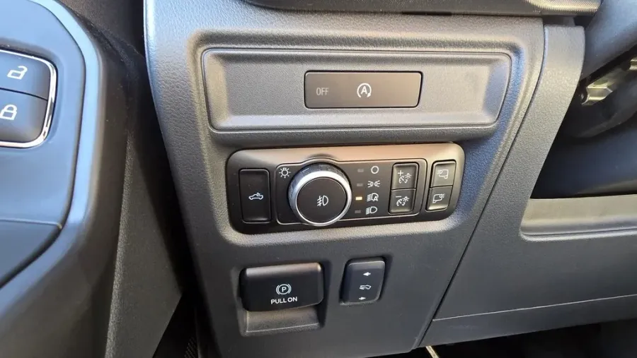 2025 Ford F-150 | Photo 14 of 34