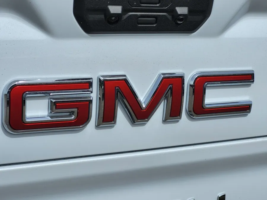 2026 GMC Sierra 1500 Denali | Photo 10 of 26