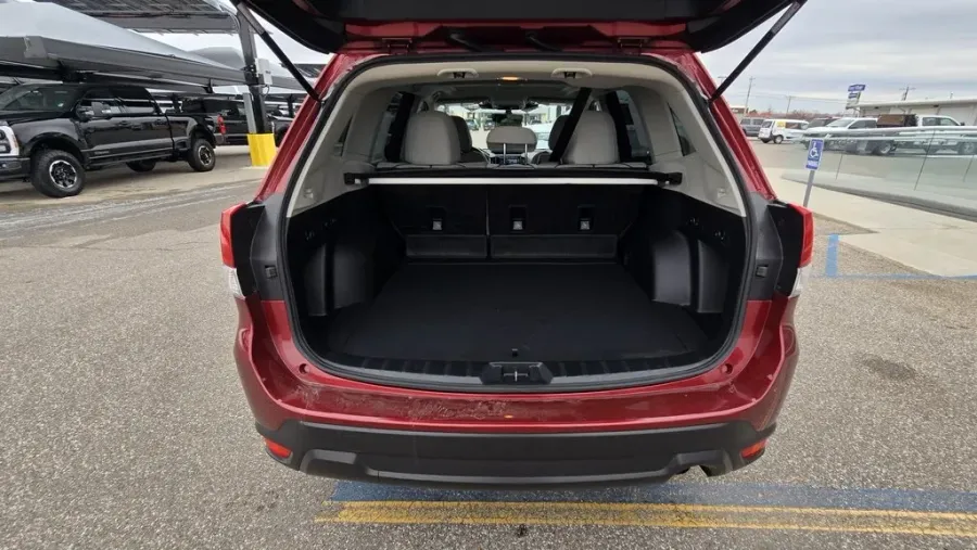 2024 Subaru Forester | Photo 8 of 32
