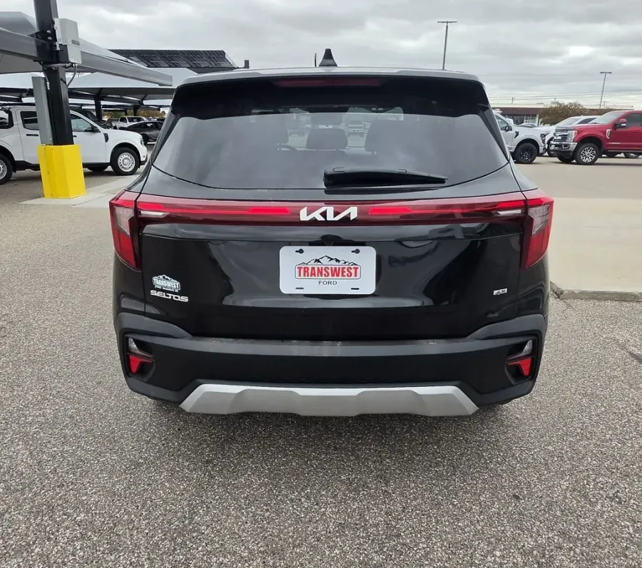 2026 Kia Seltos | Photo 7 of 27