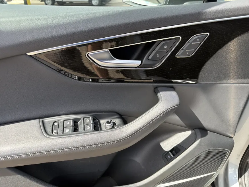 2024 Audi Q7 Premium Plus | Photo 14 of 24