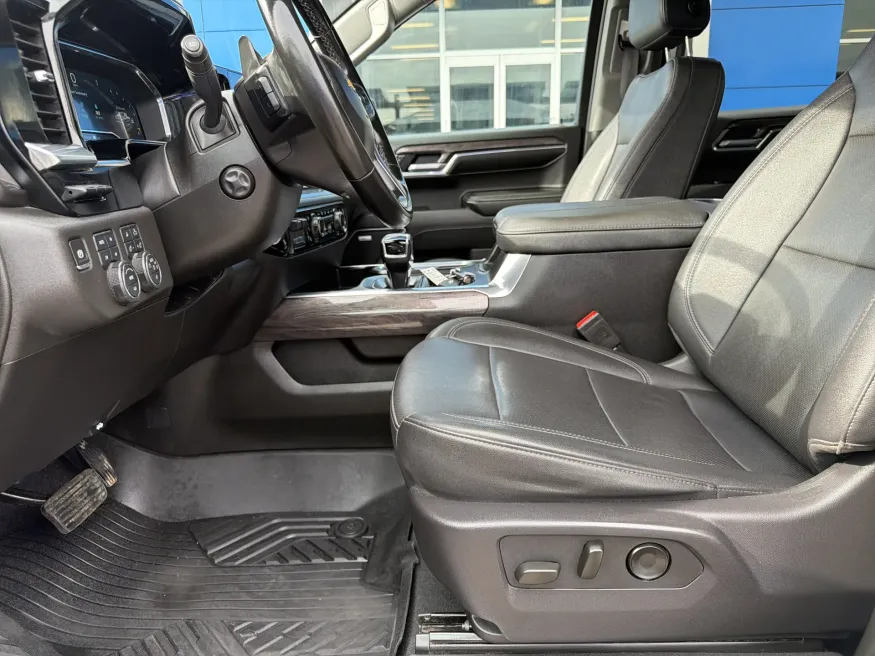 2024 Chevrolet Silverado 1500 LTZ | Photo 14 of 20