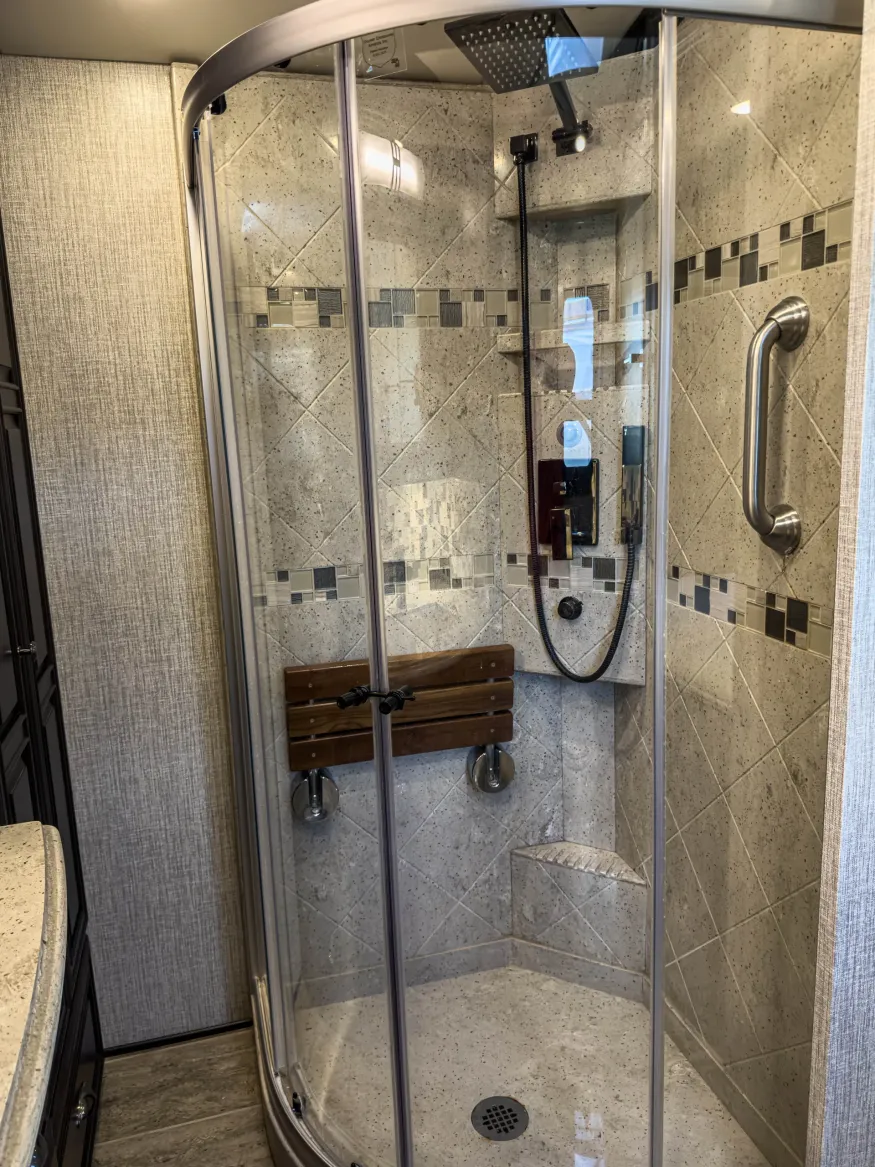 2020 Newmar Dutch Star 3709 | Photo 26 of 27