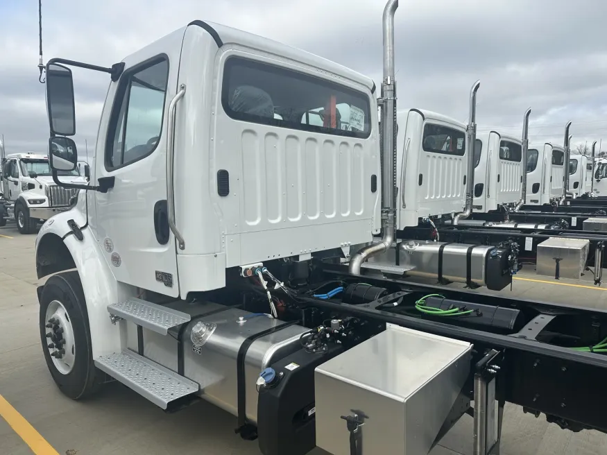 2025 Freightliner M2 106 | Photo 2 of 4