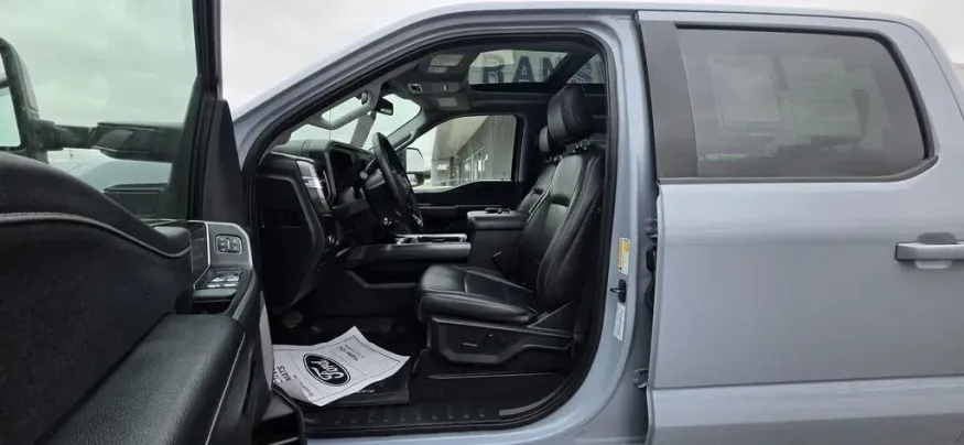 2025 Ford F-250 | Photo 17 of 35