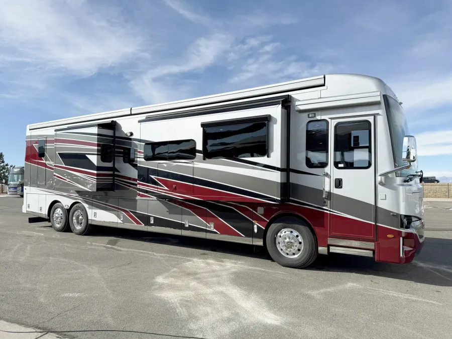 2025 Newmar Dutch Star 4369 | Photo 1 of 33