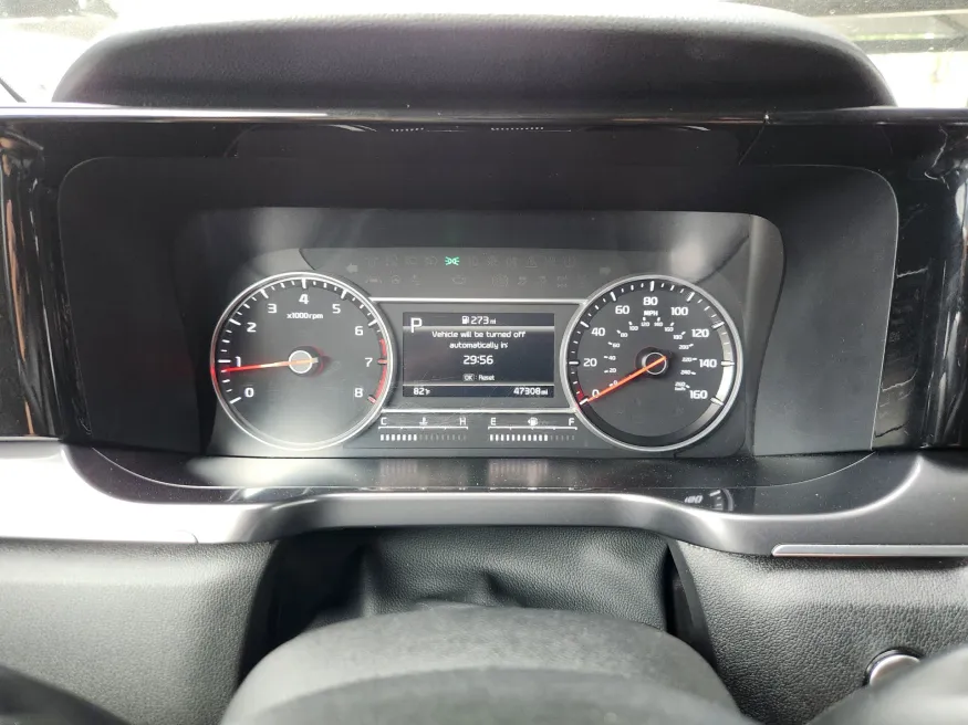 2023 Kia Sorento S | Photo 19 of 28