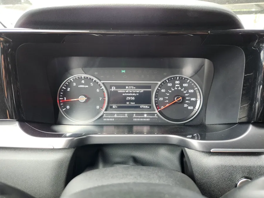 2023 Kia Sorento S | Photo 19 of 28